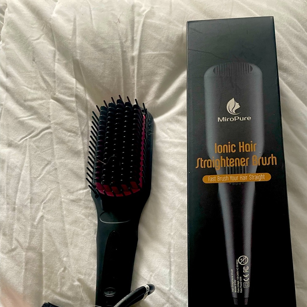 Ionic hair straightener brush